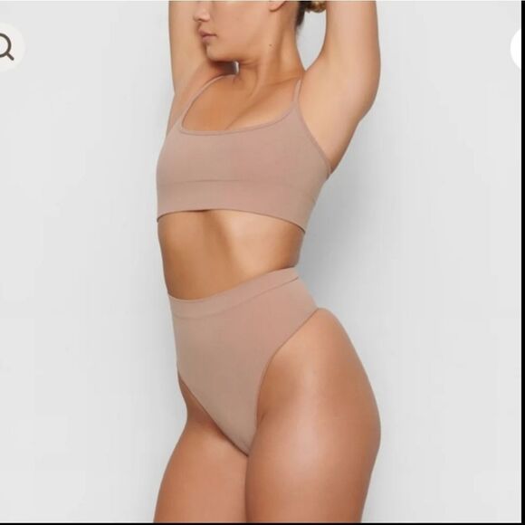 Skims Seamless Sculpt Mid Waist Thong NWT/NWOT ALL new - Picture 1 of 16